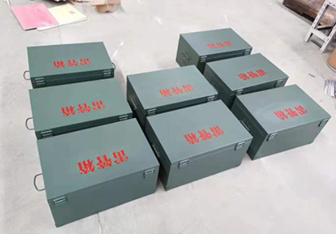 察雅炸药箱和雷管箱一般是怎么存放的？